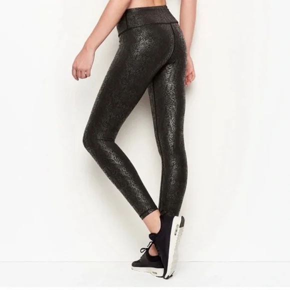 NWOT Victoria’s Secret Knockout Tights Size S Black Snake Foil - Picture 1 of 7